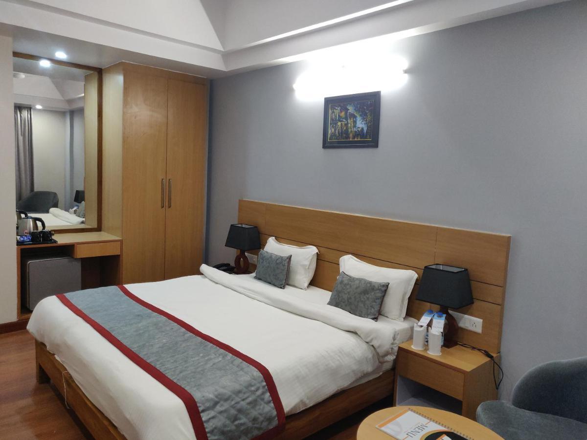 Hotel Sarvin Lucknow Extérieur photo
