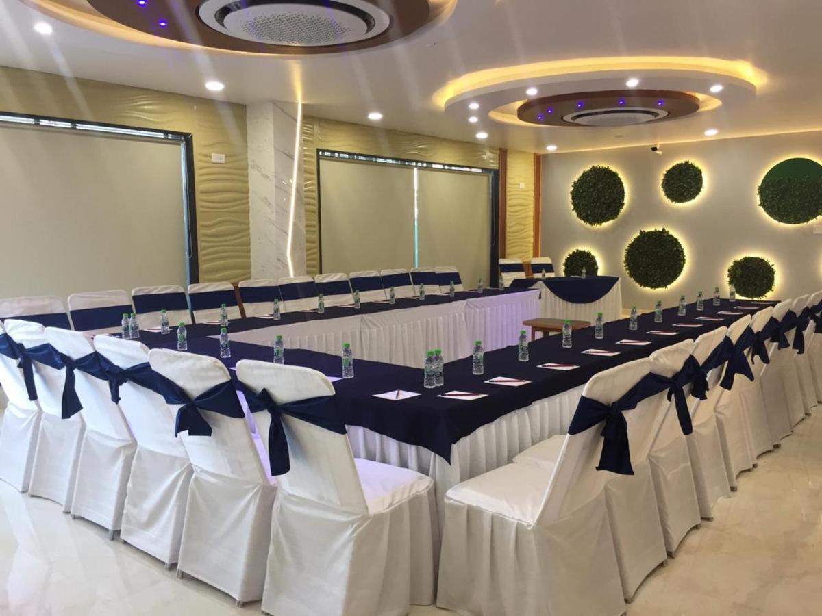 Hotel Sarvin Lucknow Extérieur photo