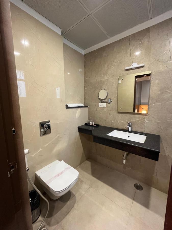 Hotel Sarvin Lucknow Extérieur photo