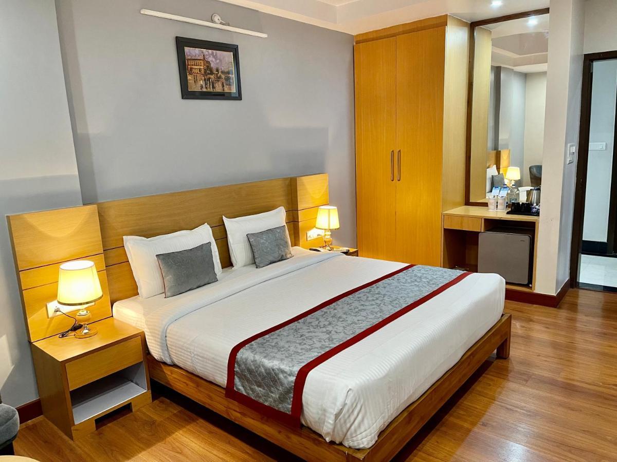 Hotel Sarvin Lucknow Extérieur photo